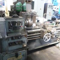 Leit- und Zugspindeldrehmaschine Martin KM 200Z