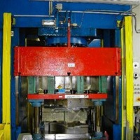Czterokolumnowa prasa wysięgowa - hydrauliczna DIEFFENBACHER PHP 500