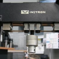Rißprüfmaschine Instron MPM Modell 1011